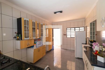 Casa à venda com 225m², 4 quartos e 4 vagas Casa à venda com 225m², 4 quartos e 4 vagasCozinha