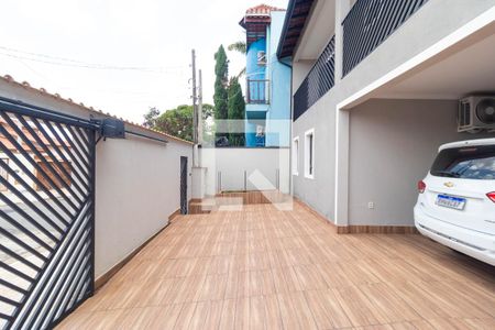 Casa à venda com 225m², 4 quartos e 4 vagas Casa à venda com 225m², 4 quartos e 4 vagasGaragem