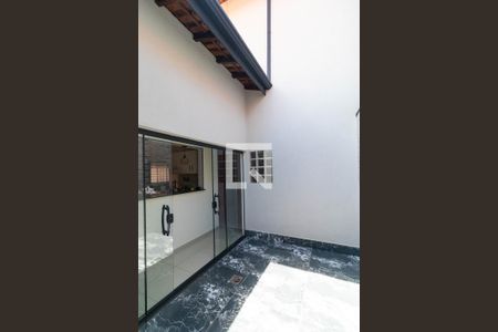 Casa à venda com 225m², 4 quartos e 4 vagas Casa à venda com 225m², 4 quartos e 4 vagasÁrea de Luz