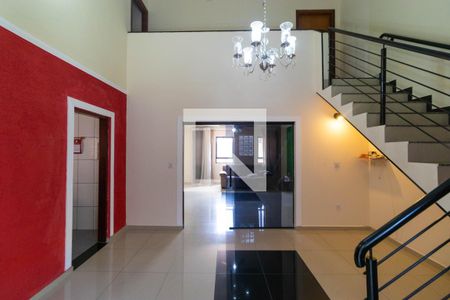 Casa à venda com 225m², 4 quartos e 4 vagas Casa à venda com 225m², 4 quartos e 4 vagasSalas