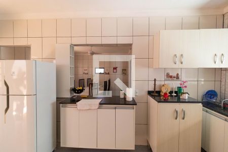 Casa à venda com 225m², 4 quartos e 4 vagas Casa à venda com 225m², 4 quartos e 4 vagasCozinha