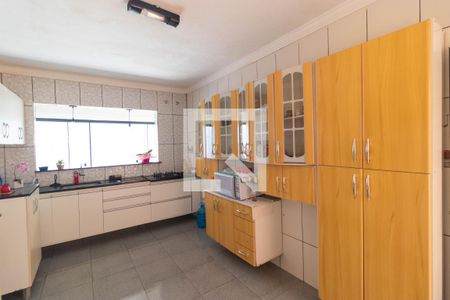 Casa à venda com 225m², 4 quartos e 4 vagas Casa à venda com 225m², 4 quartos e 4 vagasCozinha