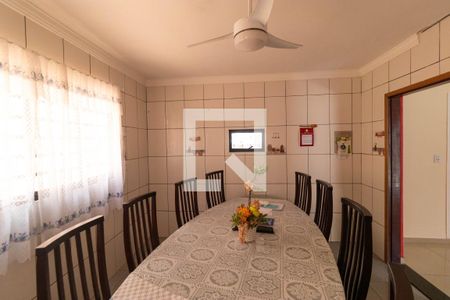 Casa à venda com 225m², 4 quartos e 4 vagas Casa à venda com 225m², 4 quartos e 4 vagasCopa