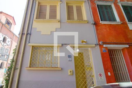 Casa à venda com 85m², 2 quartos e sem vaga Casa à venda com 85m², 2 quartos e sem vagaFachada