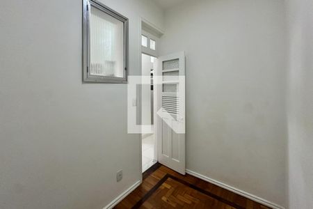 Quarto de Serviço de apartamento para alugar com 2 quartos, 80m² em Laranjeiras, Rio de Janeiro