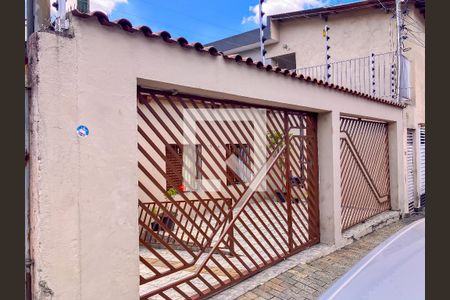 Casa à venda com 100m², 3 quartos e 3 vagas Casa à venda com 100m², 3 quartos e 3 vagasFachada