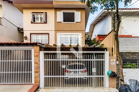 Casa de condomínio à venda com 170m², 3 quartos e 2 vagas Casa de condomínio à venda com 170m², 3 quartos e 2 vagasFachada