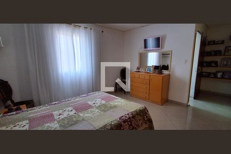 Casa à venda com 400m², 4 quartos e 4 vagasSuíte 2