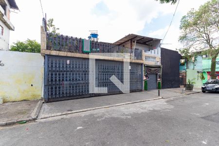 Casa à venda com 130m², 4 quartos e 3 vagas Casa à venda com 130m², 4 quartos e 3 vagasFachada