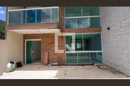 Casa de condomínio à venda com 300m², 3 quartos e 3 vagasQuintal