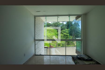 Casa de condomínio à venda com 300m², 3 quartos e 3 vagasSuíte 2