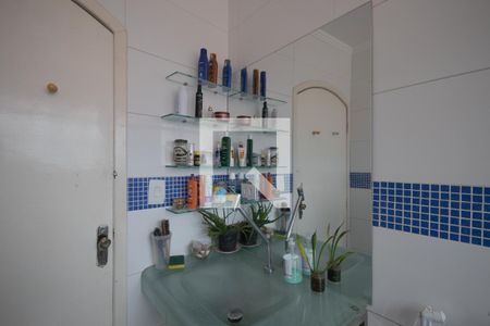 Casa à venda com 103m², 6 quartos e 3 vagas Casa à venda com 103m², 6 quartos e 3 vagasBanheiro 2