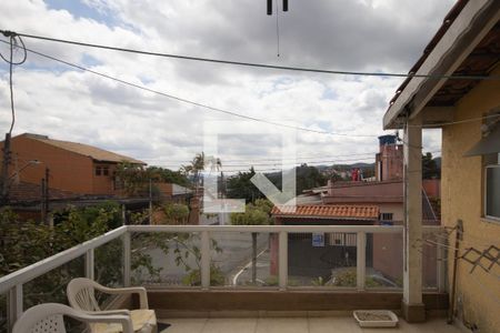 Casa à venda com 103m², 6 quartos e 3 vagas Casa à venda com 103m², 6 quartos e 3 vagasÁrea de Serviço