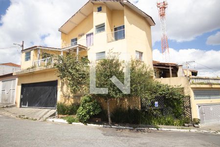 Casa à venda com 103m², 6 quartos e 3 vagas Casa à venda com 103m², 6 quartos e 3 vagasFachada