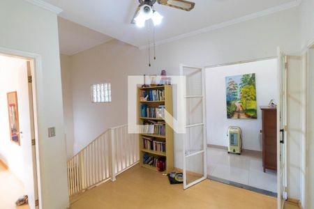 Casa à venda com 220m², 3 quartos e 3 vagas Casa à venda com 220m², 3 quartos e 3 vagasHall Íntimo