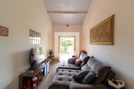 Casa à venda com 220m², 3 quartos e 3 vagas Casa à venda com 220m², 3 quartos e 3 vagasSala de TV