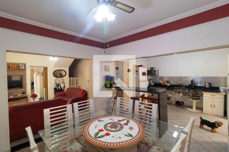 Casa à venda com 220m², 3 quartos e 3 vagas Casa à venda com 220m², 3 quartos e 3 vagasSala de Jantar