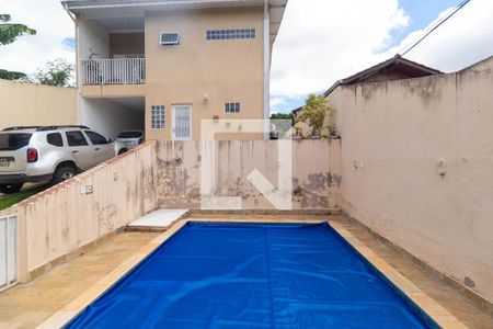 Casa à venda com 220m², 3 quartos e 3 vagas Casa à venda com 220m², 3 quartos e 3 vagasPiscina