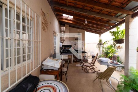 Casa à venda com 220m², 3 quartos e 3 vagas Casa à venda com 220m², 3 quartos e 3 vagasChurrasqueira