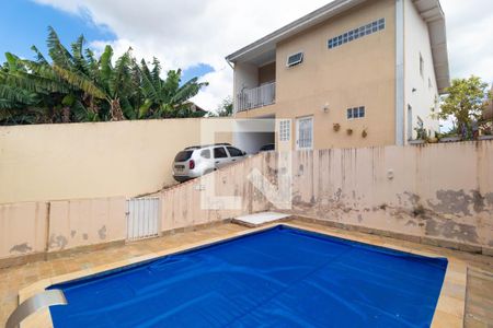 Casa à venda com 220m², 3 quartos e 3 vagas Casa à venda com 220m², 3 quartos e 3 vagasPiscina