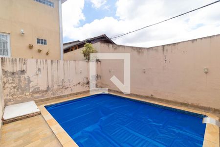 Casa à venda com 220m², 3 quartos e 3 vagas Casa à venda com 220m², 3 quartos e 3 vagasPiscina