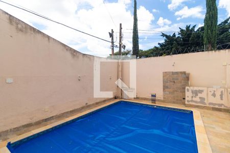 Casa à venda com 220m², 3 quartos e 3 vagas Casa à venda com 220m², 3 quartos e 3 vagasPiscina