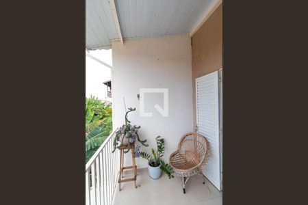 Casa à venda com 220m², 3 quartos e 3 vagas Casa à venda com 220m², 3 quartos e 3 vagasSacada da Sala de TV