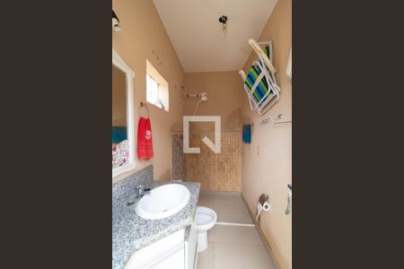 Casa à venda com 220m², 3 quartos e 3 vagas Casa à venda com 220m², 3 quartos e 3 vagasBanheiro 02