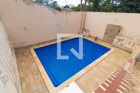 Casa à venda com 220m², 3 quartos e 3 vagas Casa à venda com 220m², 3 quartos e 3 vagasPiscina