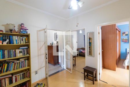 Casa à venda com 220m², 3 quartos e 3 vagas Casa à venda com 220m², 3 quartos e 3 vagasHall Íntimo