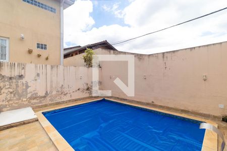 Casa à venda com 220m², 3 quartos e 3 vagas Casa à venda com 220m², 3 quartos e 3 vagasPiscina