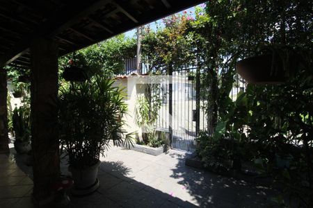 Casa de condomínio à venda com 355m², 4 quartos e 8 vagasFrente da casa