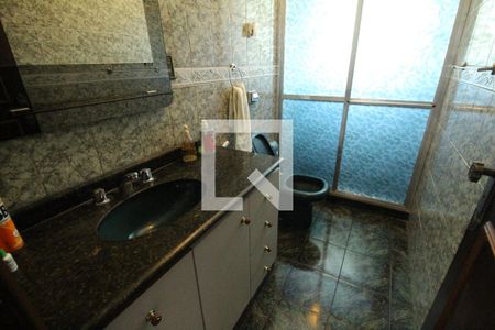 Casa de condomínio à venda com 355m², 4 quartos e 8 vagasBanheiro social 2