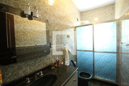 Casa de condomínio à venda com 355m², 4 quartos e 8 vagasBanheiro social 2