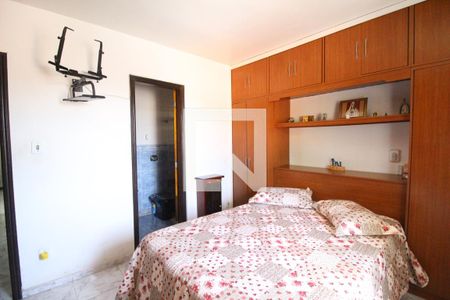 Casa de condomínio à venda com 355m², 4 quartos e 8 vagasSuíte 2