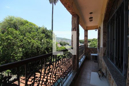 Casa de condomínio à venda com 355m², 4 quartos e 8 vagasQuarto 3 - Varanda