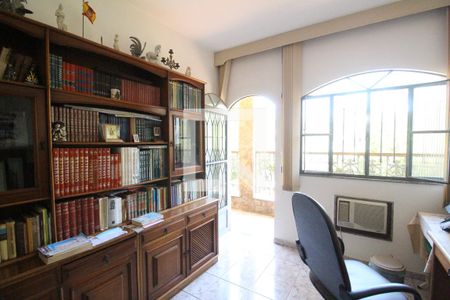 Casa de condomínio à venda com 355m², 4 quartos e 8 vagasQuarto 3 