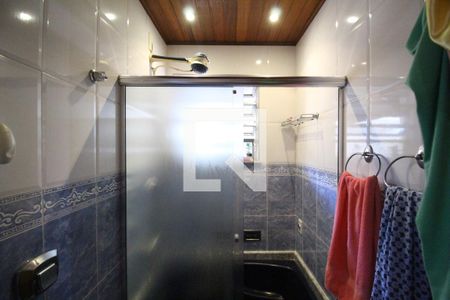 Casa de condomínio à venda com 355m², 4 quartos e 8 vagasBanheiro da suíte 2