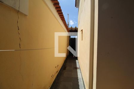 Casa de condomínio à venda com 355m², 4 quartos e 8 vagasLateral da casa