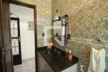 Casa de condomínio à venda com 355m², 4 quartos e 8 vagasBanheiro social 2