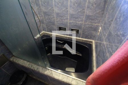 Casa de condomínio à venda com 355m², 4 quartos e 8 vagasBanheiro da suíte 2