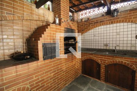 Casa de condomínio à venda com 355m², 4 quartos e 8 vagasChurrasqueira