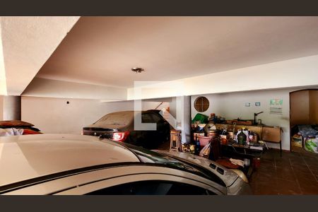 Casa à venda com 300m², 3 quartos e 6 vagas Casa à venda com 300m², 3 quartos e 6 vagasGaragem