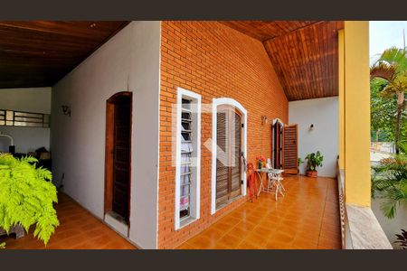 Casa à venda com 300m², 3 quartos e 6 vagas Casa à venda com 300m², 3 quartos e 6 vagasVaranda