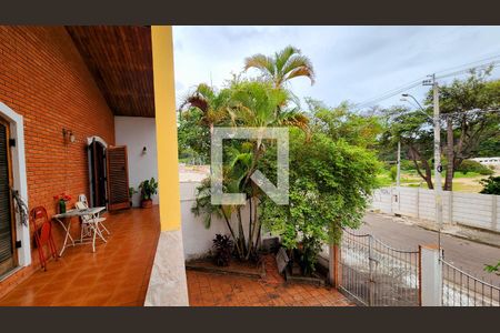 Casa à venda com 300m², 3 quartos e 6 vagas Casa à venda com 300m², 3 quartos e 6 vagasVaranda