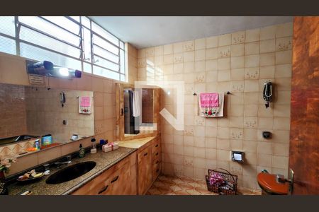 Casa à venda com 300m², 3 quartos e 6 vagas Casa à venda com 300m², 3 quartos e 6 vagasBanheiro