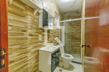 Banheiro de kitnet/studio para alugar com 1 quarto, 43m² em Vargem Pequena, Rio de Janeiro