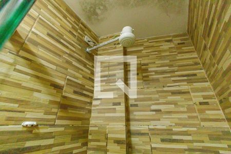Banheiro de kitnet/studio para alugar com 1 quarto, 43m² em Vargem Pequena, Rio de Janeiro