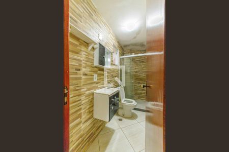 Banheiro de kitnet/studio para alugar com 1 quarto, 43m² em Vargem Pequena, Rio de Janeiro