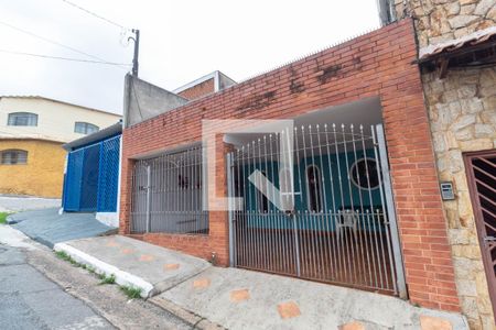 Casa à venda com 160m², 2 quartos e 2 vagas Casa à venda com 160m², 2 quartos e 2 vagasFachada